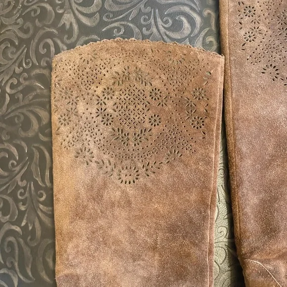 Incredible Franco Sarto suede laser cut tall boots! - Picture 8 of 12